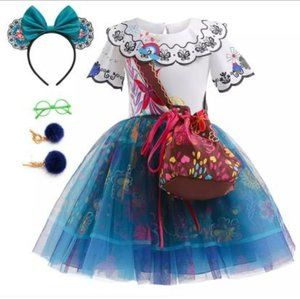 - Mirabel Madrigal Cosplay